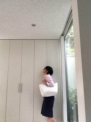 ２３区の白いトートバッグ